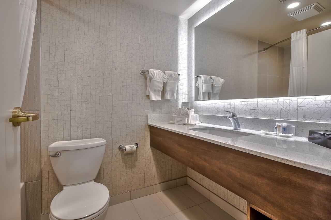 Comfort Inn & Suites South YYC Eksteriør bilde