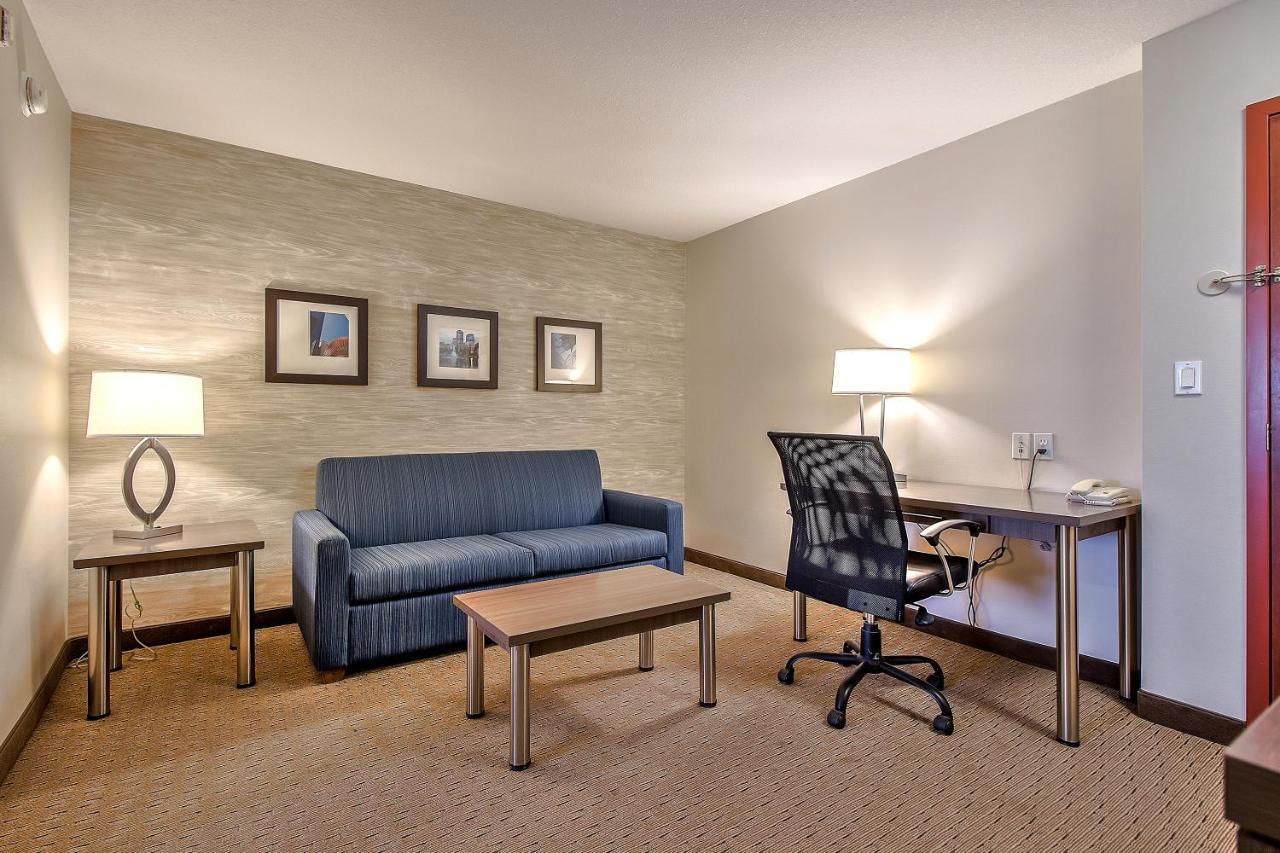 Comfort Inn & Suites South YYC Eksteriør bilde