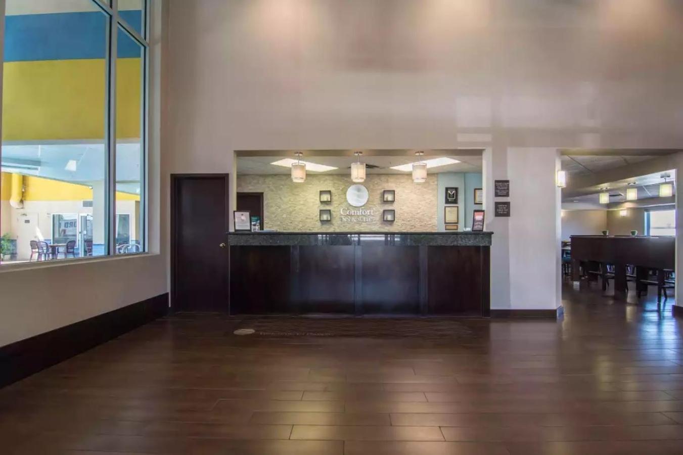 Comfort Inn & Suites South YYC Eksteriør bilde