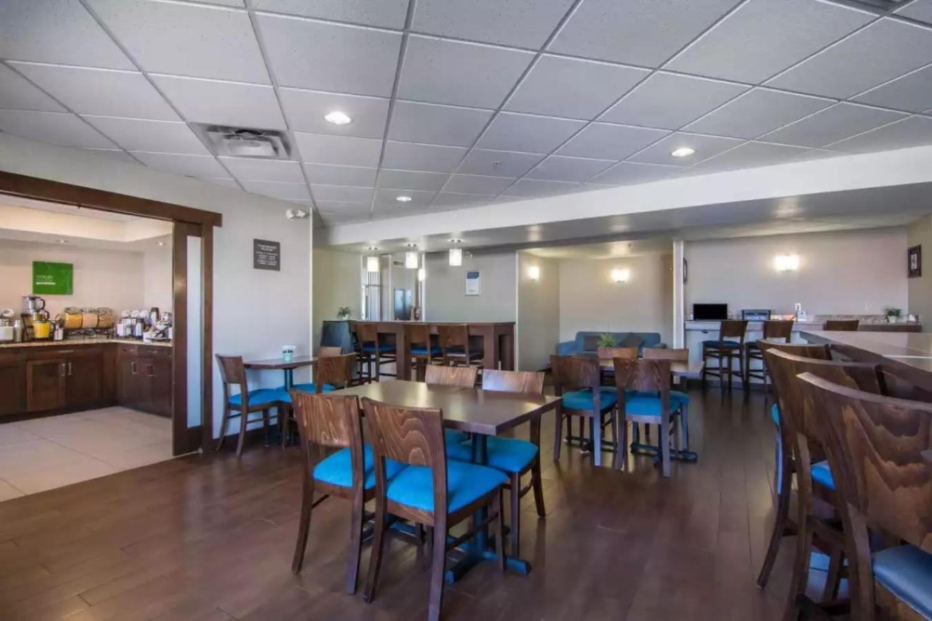 Comfort Inn & Suites South YYC Eksteriør bilde