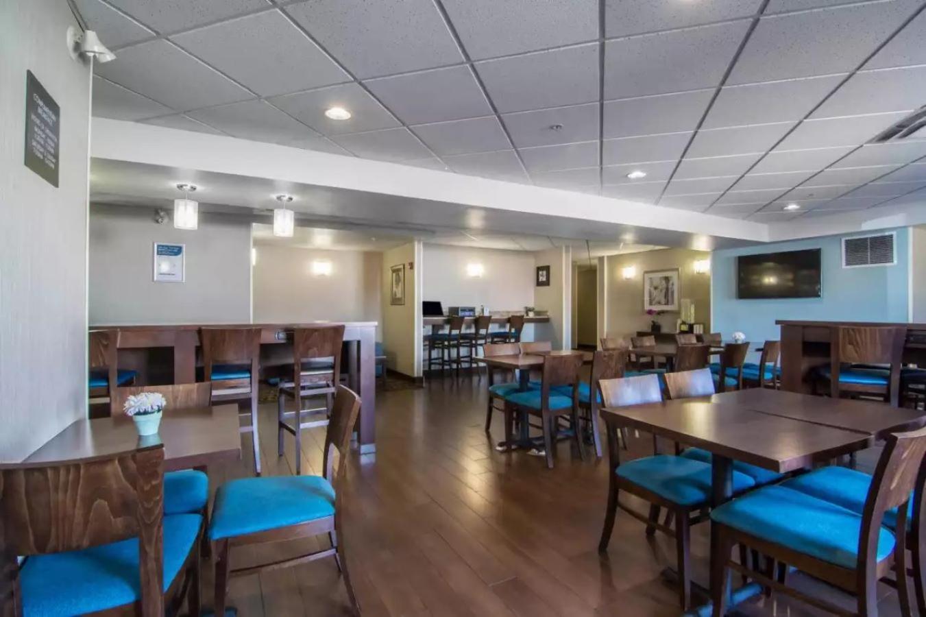 Comfort Inn & Suites South YYC Eksteriør bilde