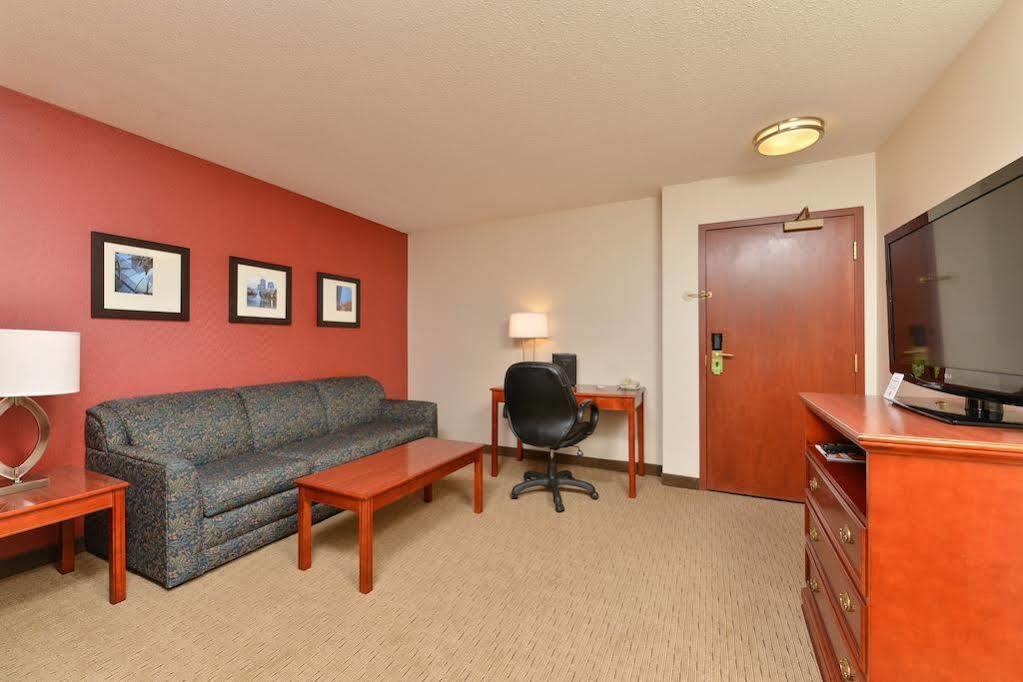 Comfort Inn & Suites South YYC Eksteriør bilde
