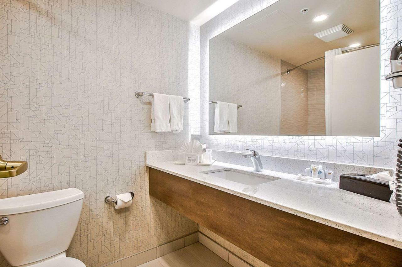 Comfort Inn & Suites South YYC Eksteriør bilde